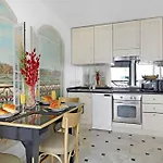 Madeleine&Champs-Élysées - 2BR 2BA with Balcony - Paris Vacation Rentals