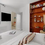 Madeleine&Champs-Élysées - 2BR 2BA with Balcony - Paris Vacation Rentals